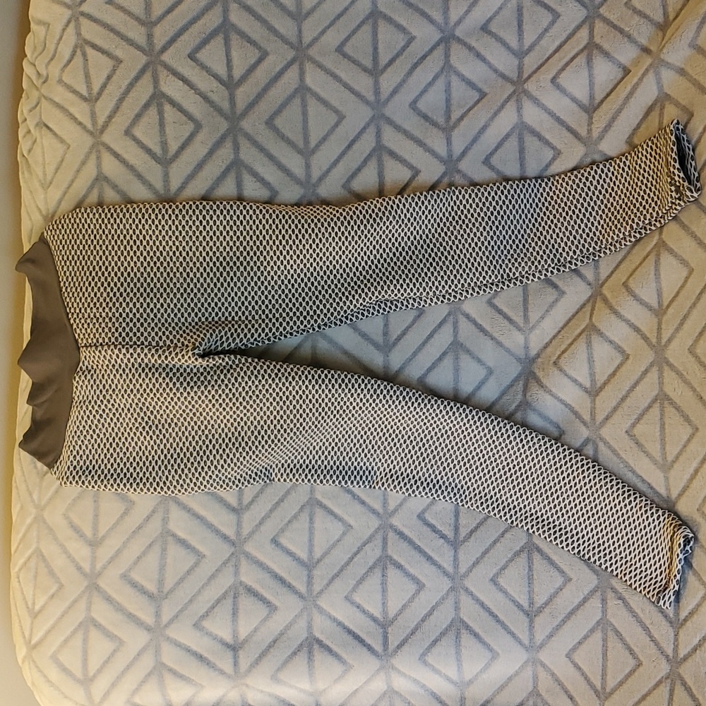 High Waisted Ruched Honeycomb Yoga Leggings, size large